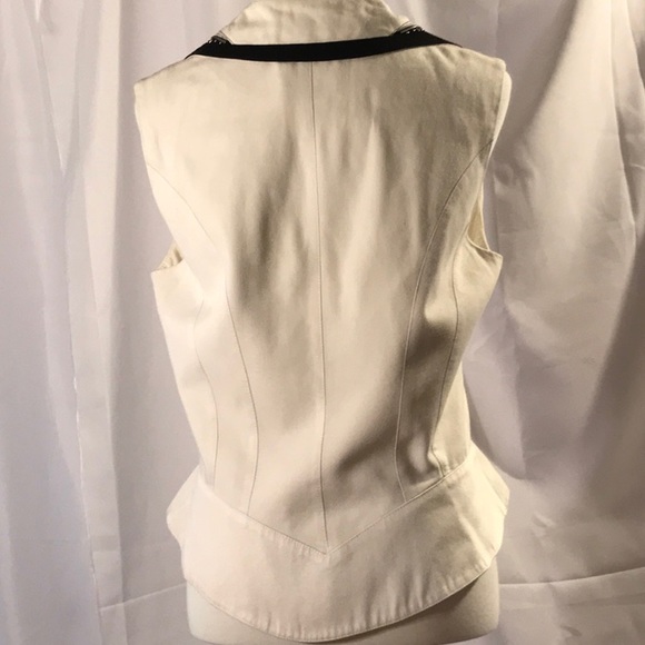 Studded black and white vest- caché - Picture 2 of 2